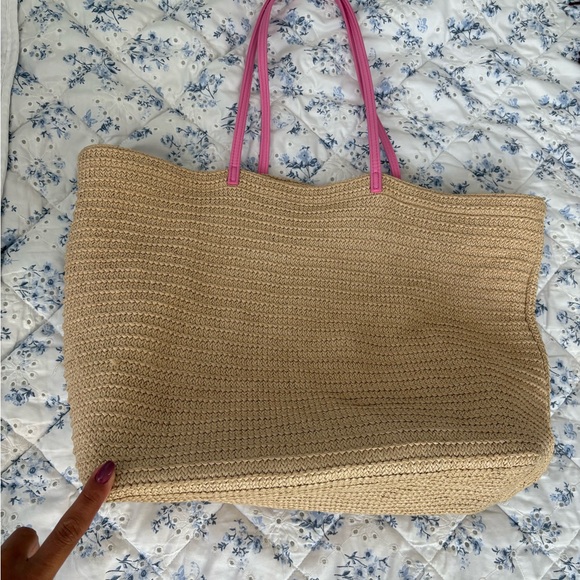 Vera Bradley Pink Handle Straw Tote with Turtle Design - Picture 4 of 6